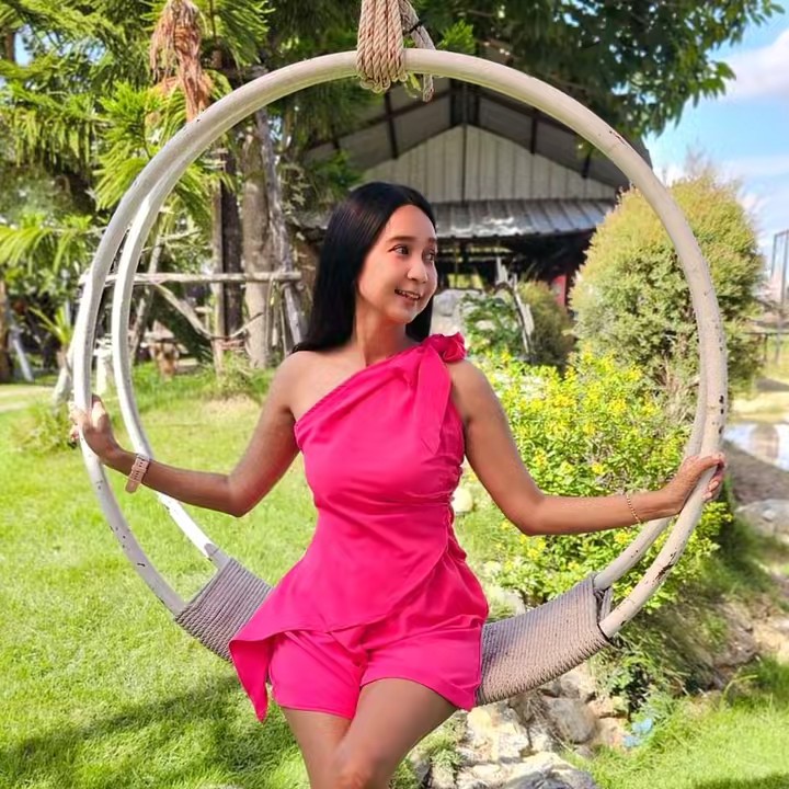 พอลลี่ว่าเริ่ด