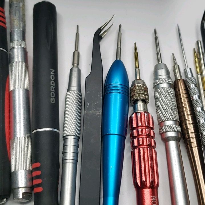 phone repair specialist