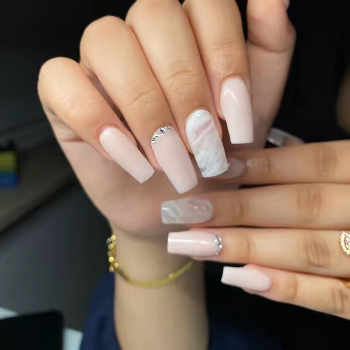 𝔑𝔞𝔦𝔩𝔞𝔯𝔱