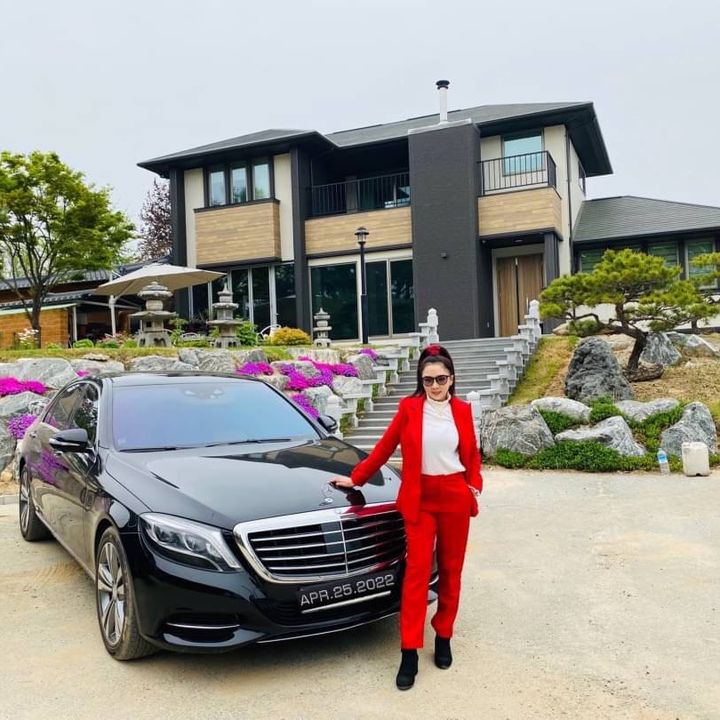 เจ้าของแบรนด์ Arina