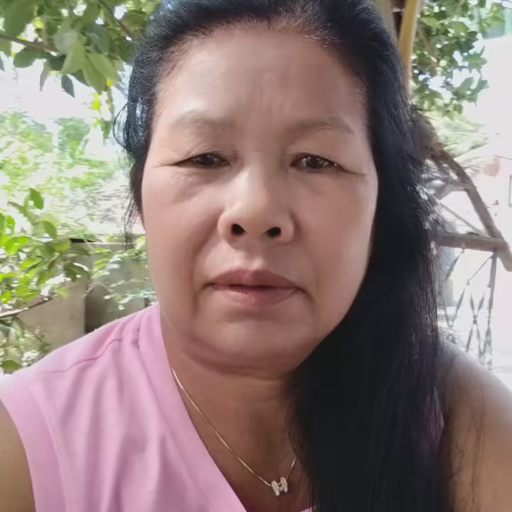 สาวเหลือน้อย