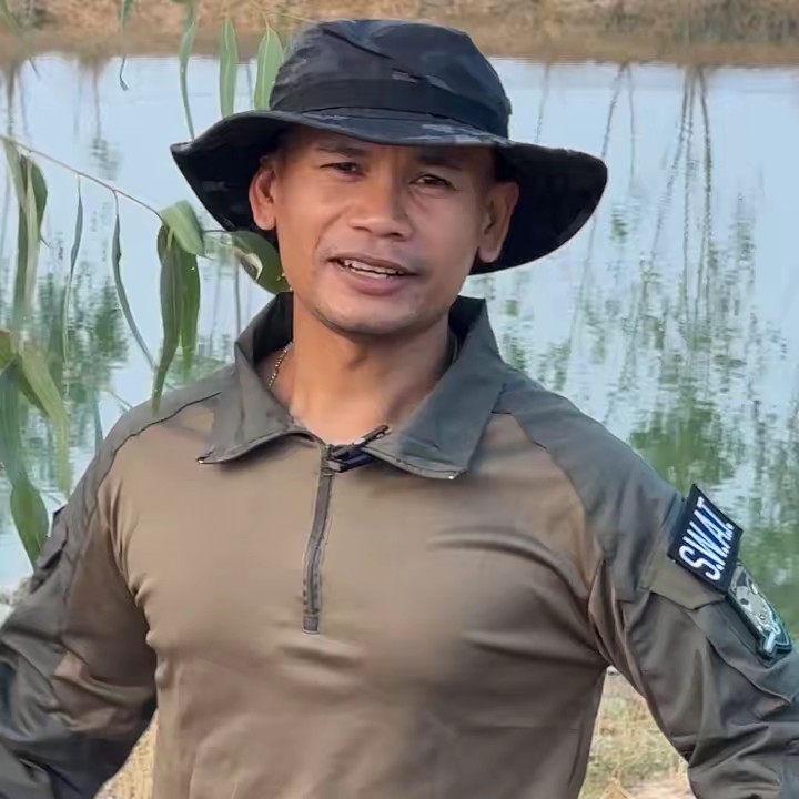 เด้ง เจ้าหน้าที่รัฐ