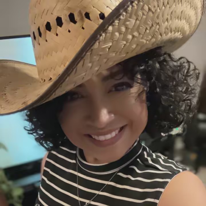 PRIETITA 👩🏾‍🦱