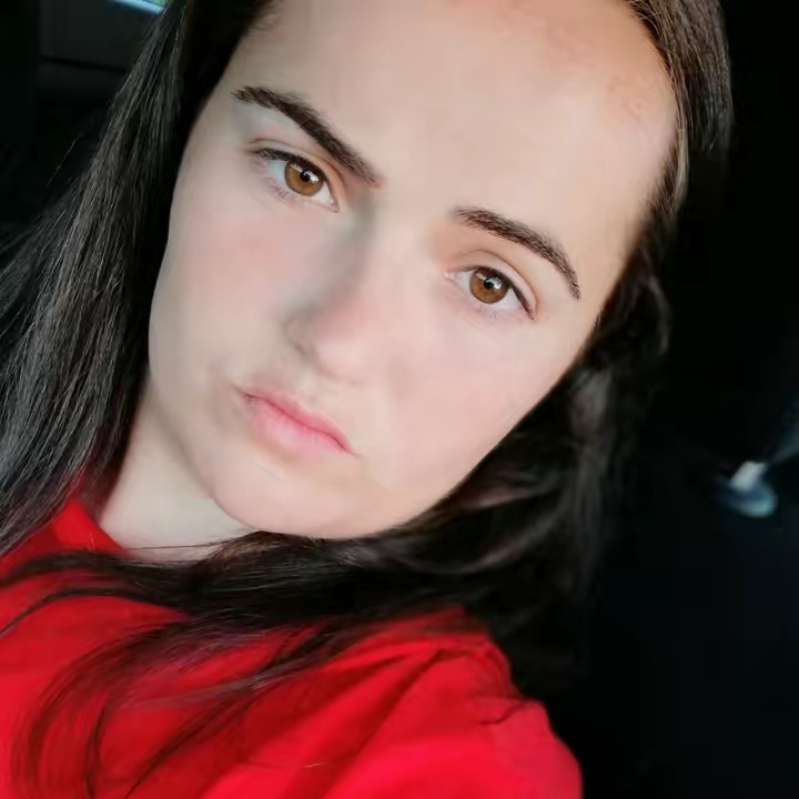 Beatriz👨‍👩‍👧🥣🌎📚🎵🎧