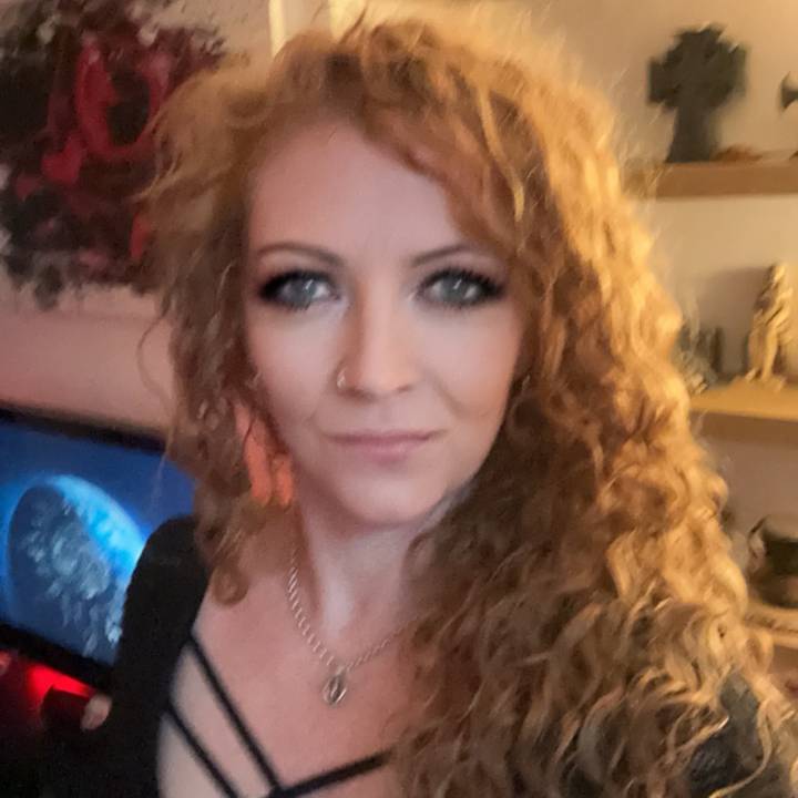 Red_the_Brat🤘🏻🖤♥️