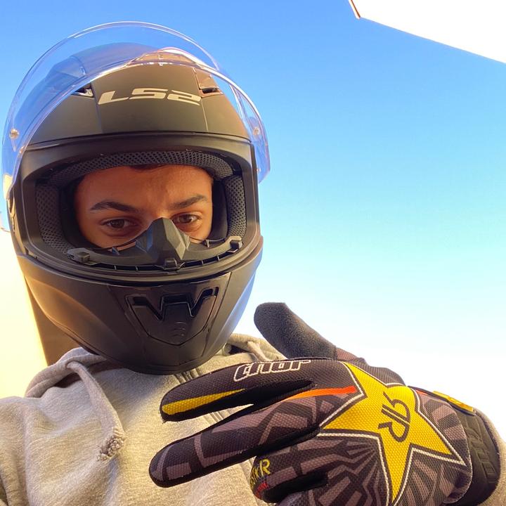 Mano R 😶‍🌫️