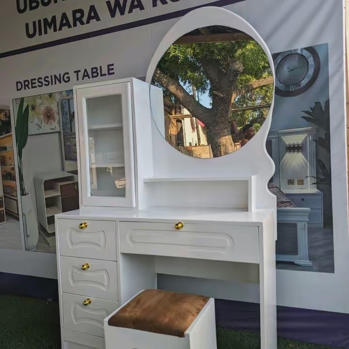 MUDDY QUALITY FURNITURE.