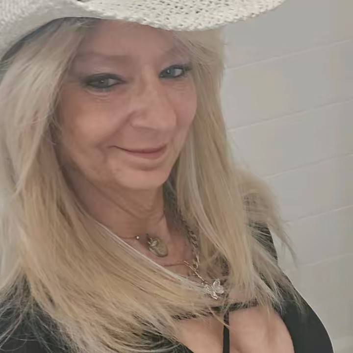 Lori💜Giraffe~🦒🦒🦒💜💜💜