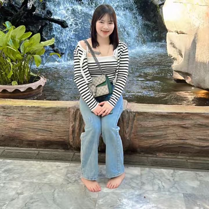 ศิริ  ที่แปลว่าอุ้ม