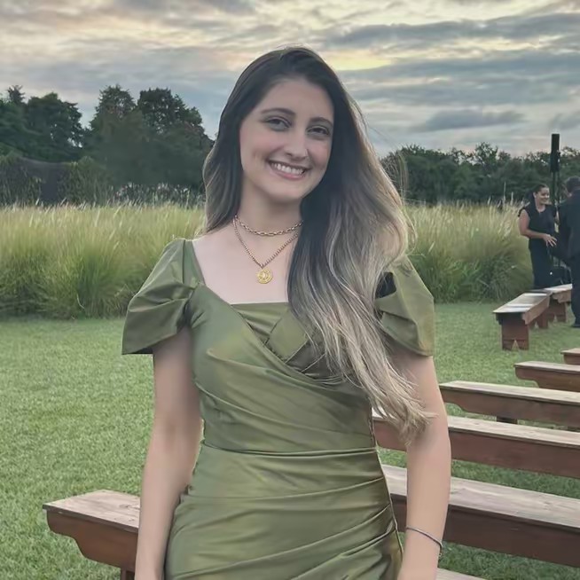 Gaby Trajano ⚕️💅🏻🩵🙏🏻🦋👠