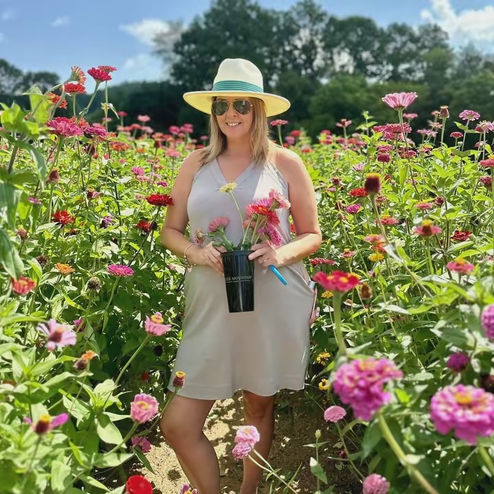 Amber 🍒🪩🌸🛍🎀🩷