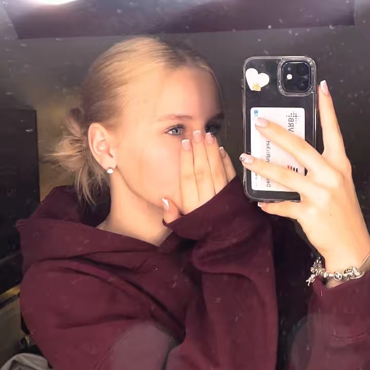 𝒦𝓇𝒾𝓈𝒾🎀