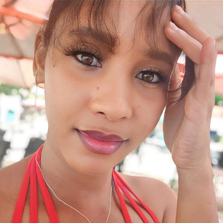 yokasta mercedes her