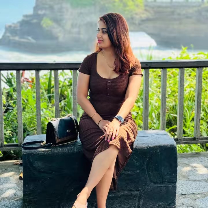 𝐻𝑜𝑛𝑒𝑦𝑏𝑒𝑟𝑟𝑦🖤🌙