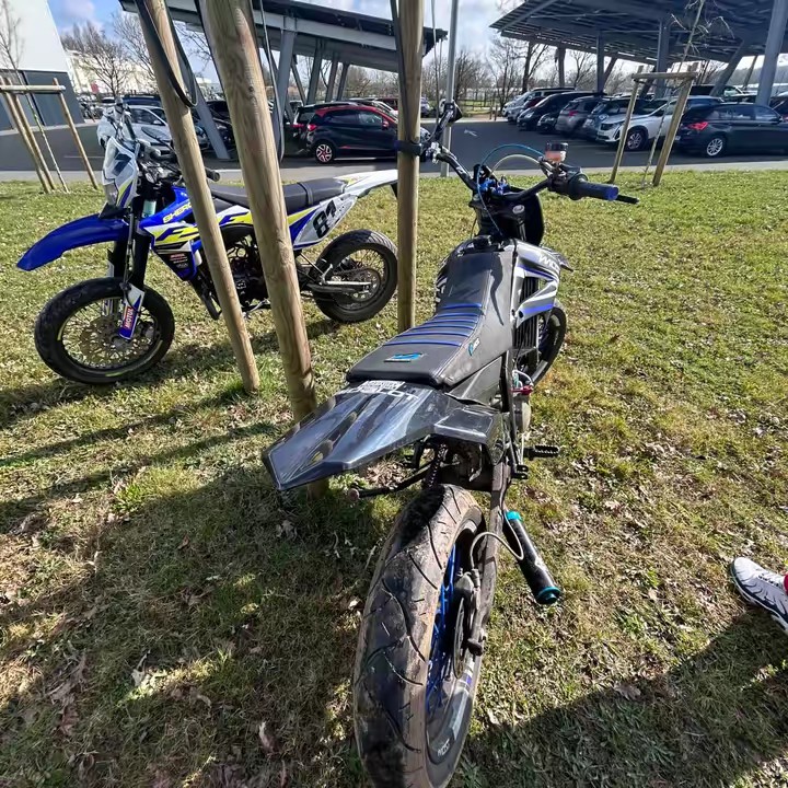 Moustache italienne 🥸