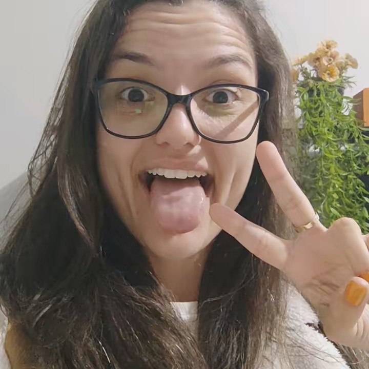 Égle ~ Professora de Inglês