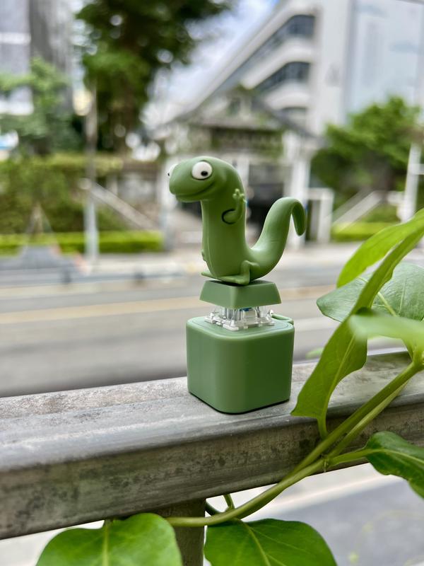 Lizard, Frog & Coquí Button Keychain –  Color-Changing Sound |  Perfect Gift for Adults Summer Vibes