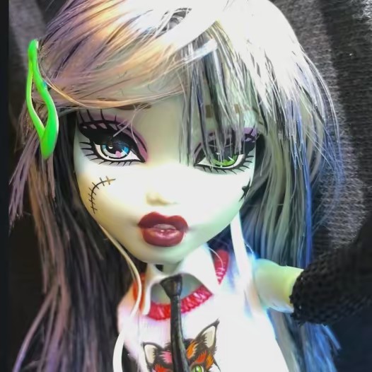 𝓮𝓭𝓲𝓽𝓼_𝓫𝔂𝓬𝓪𝓻𝓸𝓵