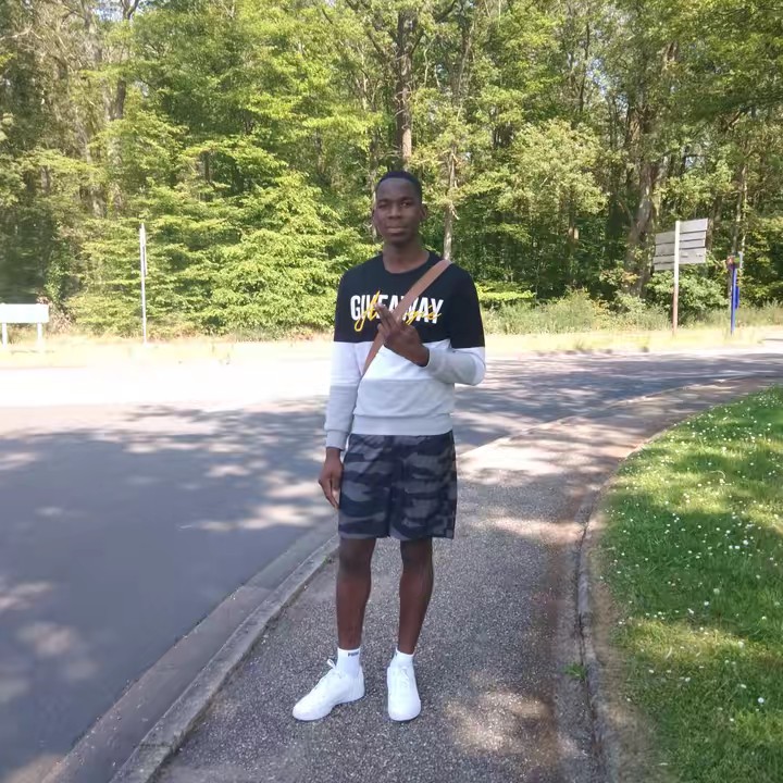 LAYE DJO71@gmail.com