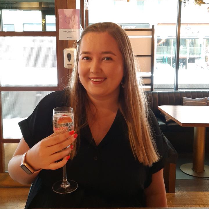 Elizabeth |Food|Travel 🛩🍸🍕