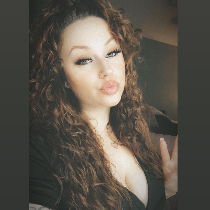 ♡𝓜𝓮𝓵𝓵𝔂💋