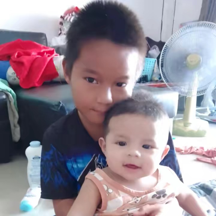 แม่พี่ม่อนกับน้องมีตังค์