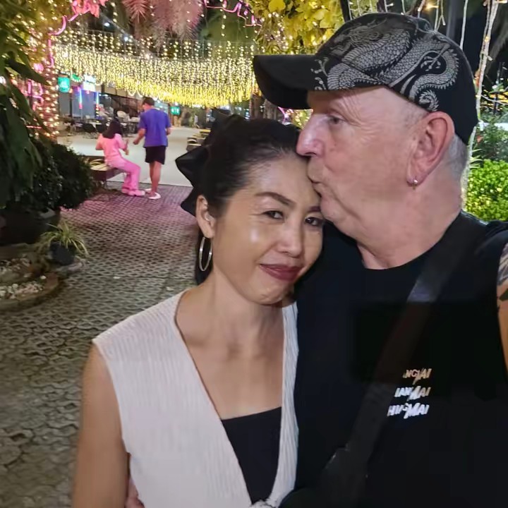 หญิงกลาง ซามโต