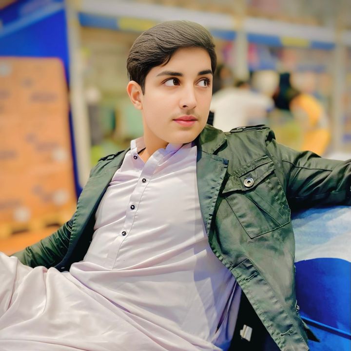 👑 Awais jani 👑