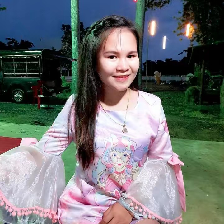 น้องนุชชช'ชี' เเม่ค้าเสื้อผ้า