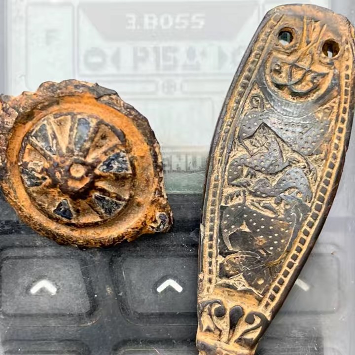 Borderlands Detecting