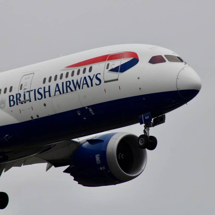 𝙏𝘼𝙔𝙇𝙊𝙍 📸✈️