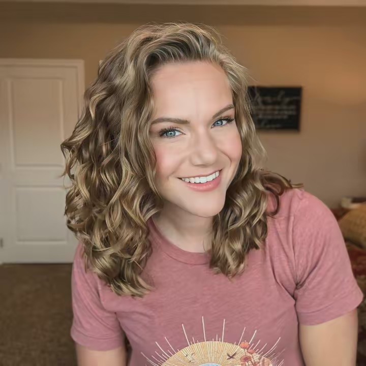 Courtney Wavy Curly Hair Tips