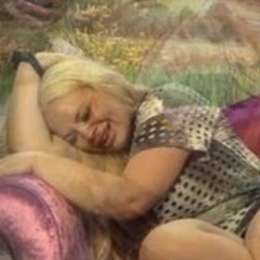 cale kirtLAYS CHIPS 😊