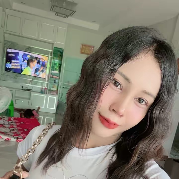 แม่ค้าผ้ามือสอง หาเงินใช้หนี้