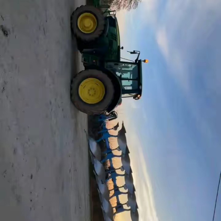 🚜🐗 louis 🎣🚵