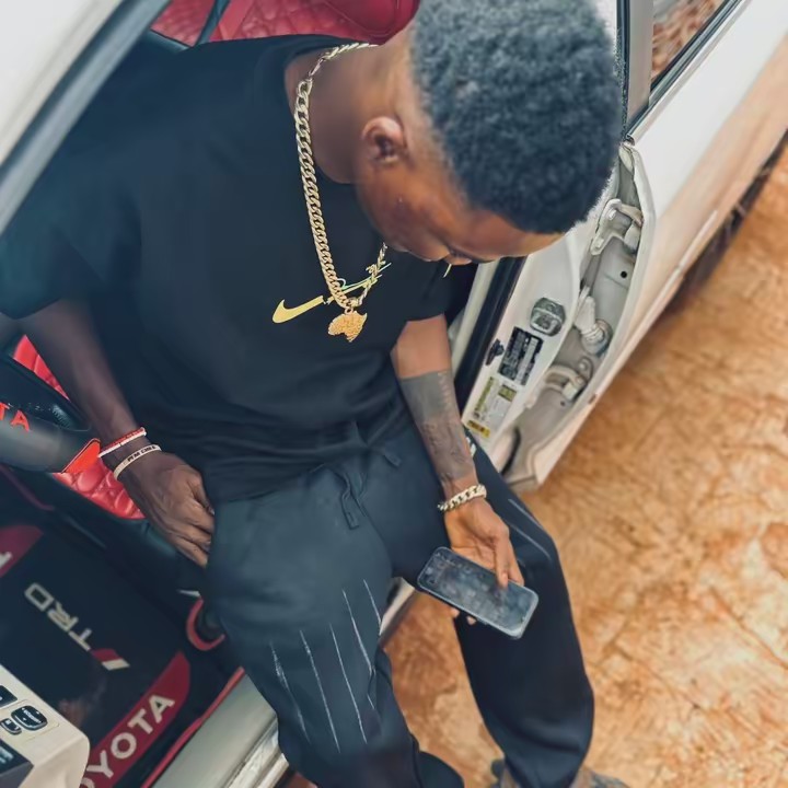 DERK Lips Guy 🖤😏🔫