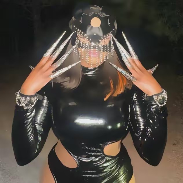 THE HALLOWEEN QUEEN 🎃