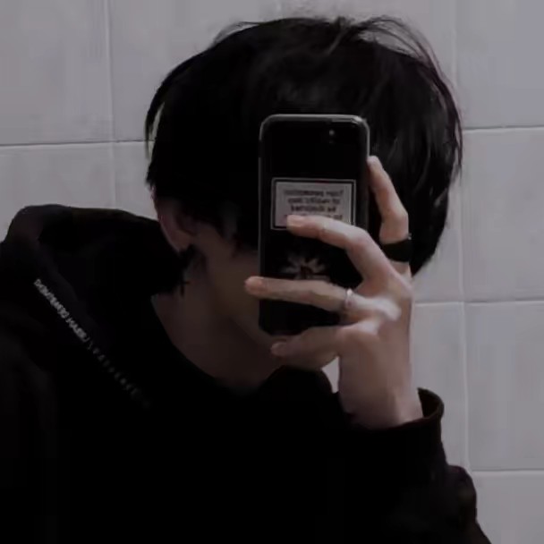 ـآلـمصمِم ⤿ٰ⌯ رضّـوانن ١⁷ 𓃗.