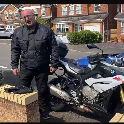 🏴󠁧󠁢󠁥󠁮󠁧󠁿 Kirk bmw rider