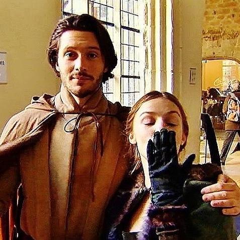 𝔱𝔥𝔢 𝔴𝔥𝔦𝔱𝔢 𝔮𝔲𝔢𝔢𝔫