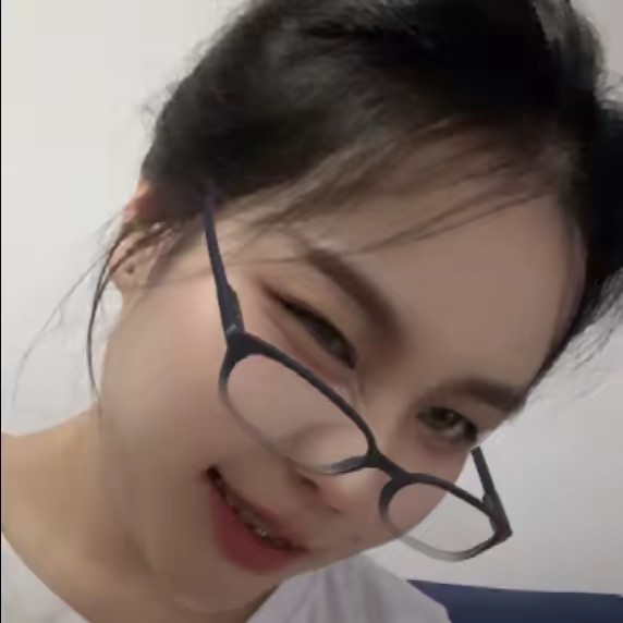 แม็ก ผกาวดี