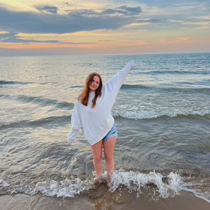 𝔸𝕓𝕓𝕚🌺🌊🥥☀️