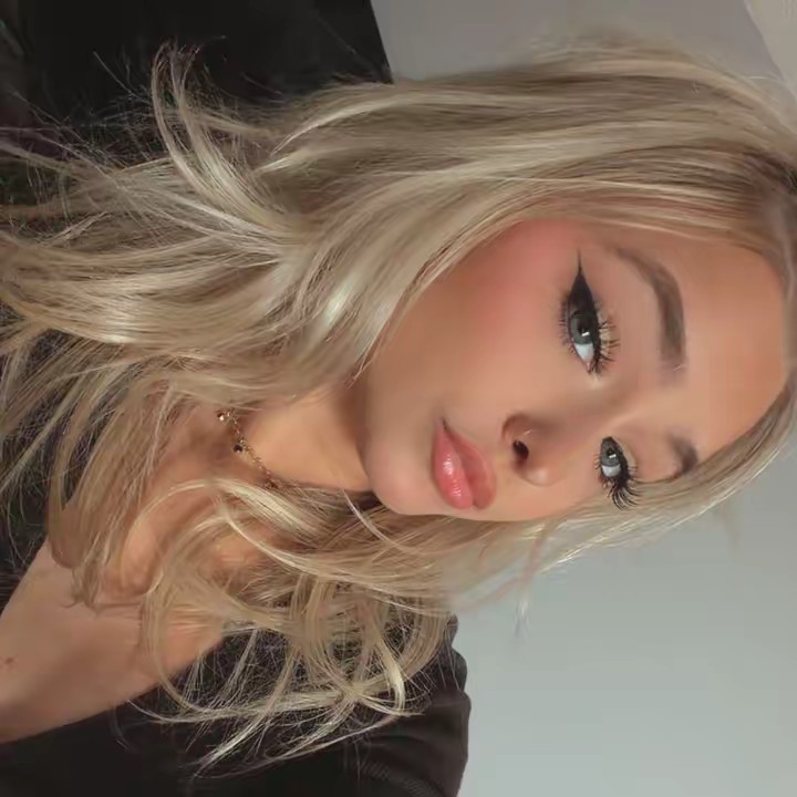 Zoe LaVerne
