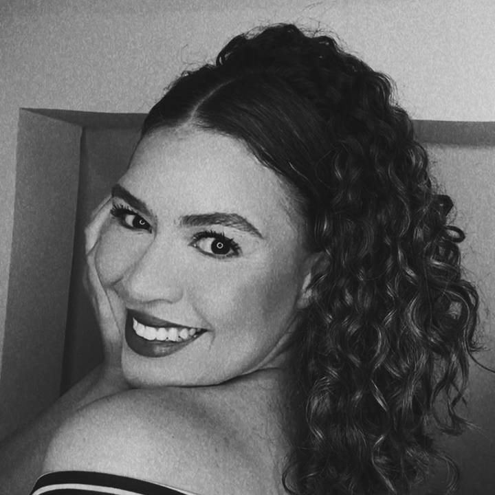 Anna Paulla Oliveira