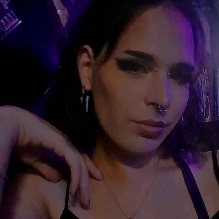 𝓡𝓪𝓿𝓮𝓷 𝓡𝓸𝓶𝓮𝓻𝓸