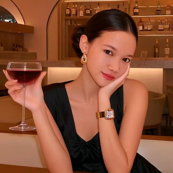 เนีย อิ ซาน NYEIN EI SAN