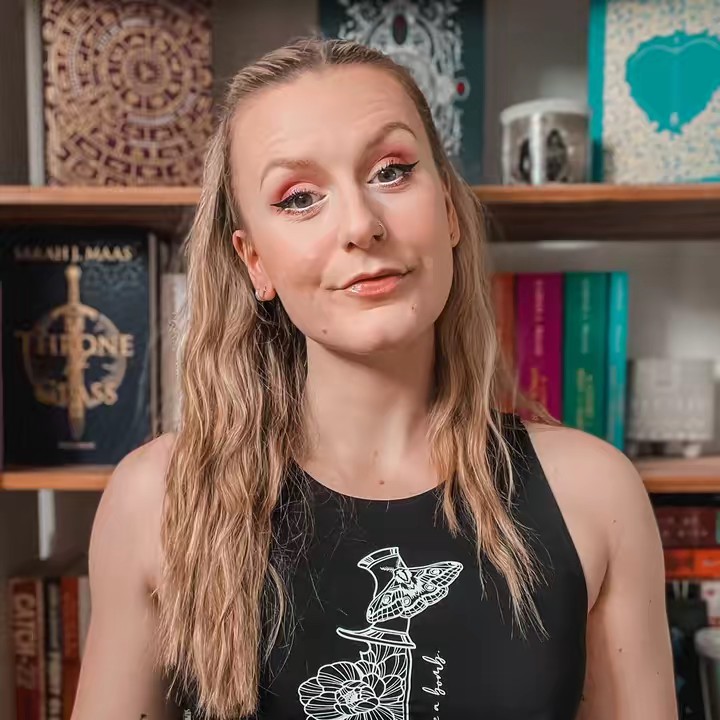 Laura | Dark fantasy author