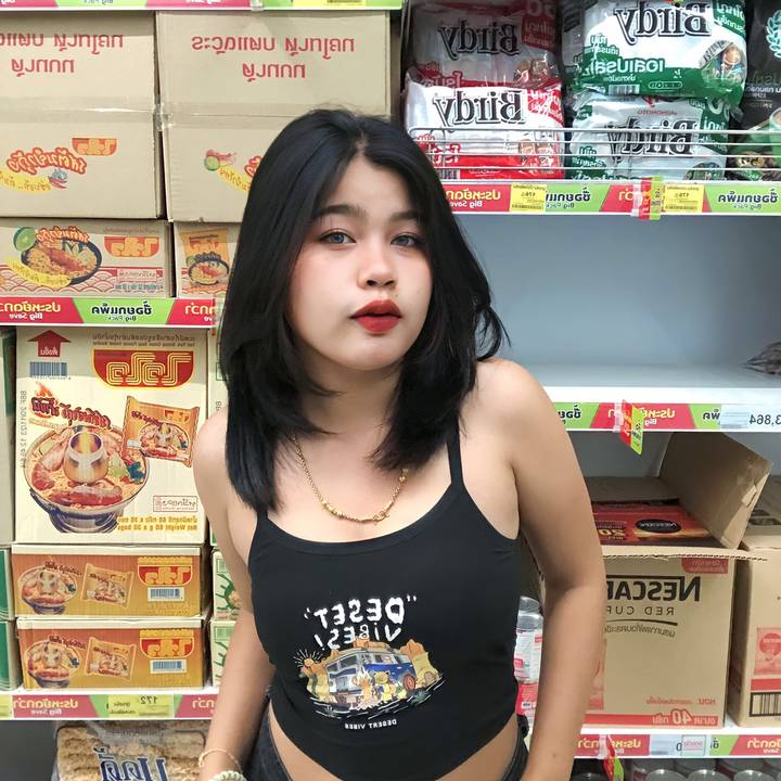 - - เพชรพลอย ขี้วีน 🤬😡