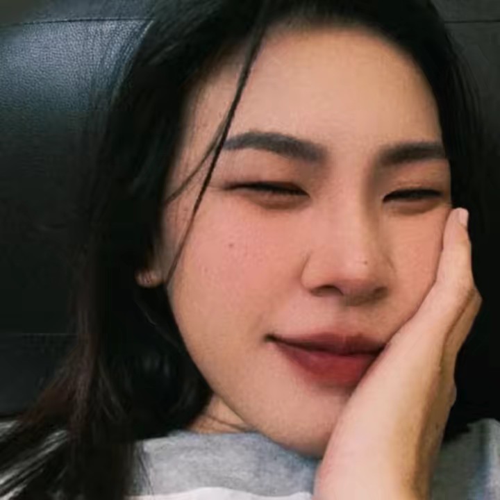 พลอย จ๋า