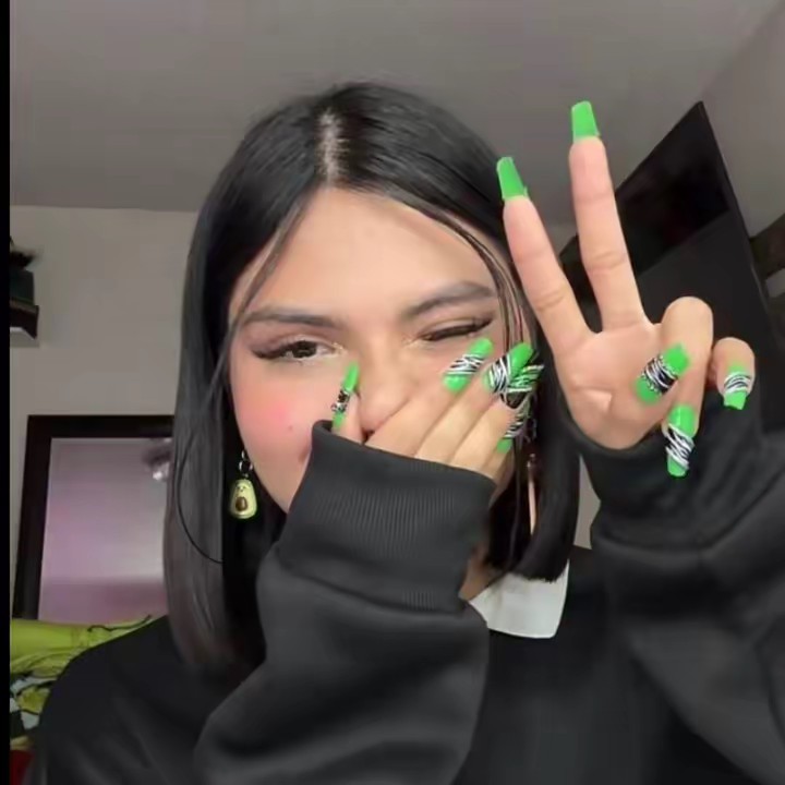 Selena Reyez 🥑